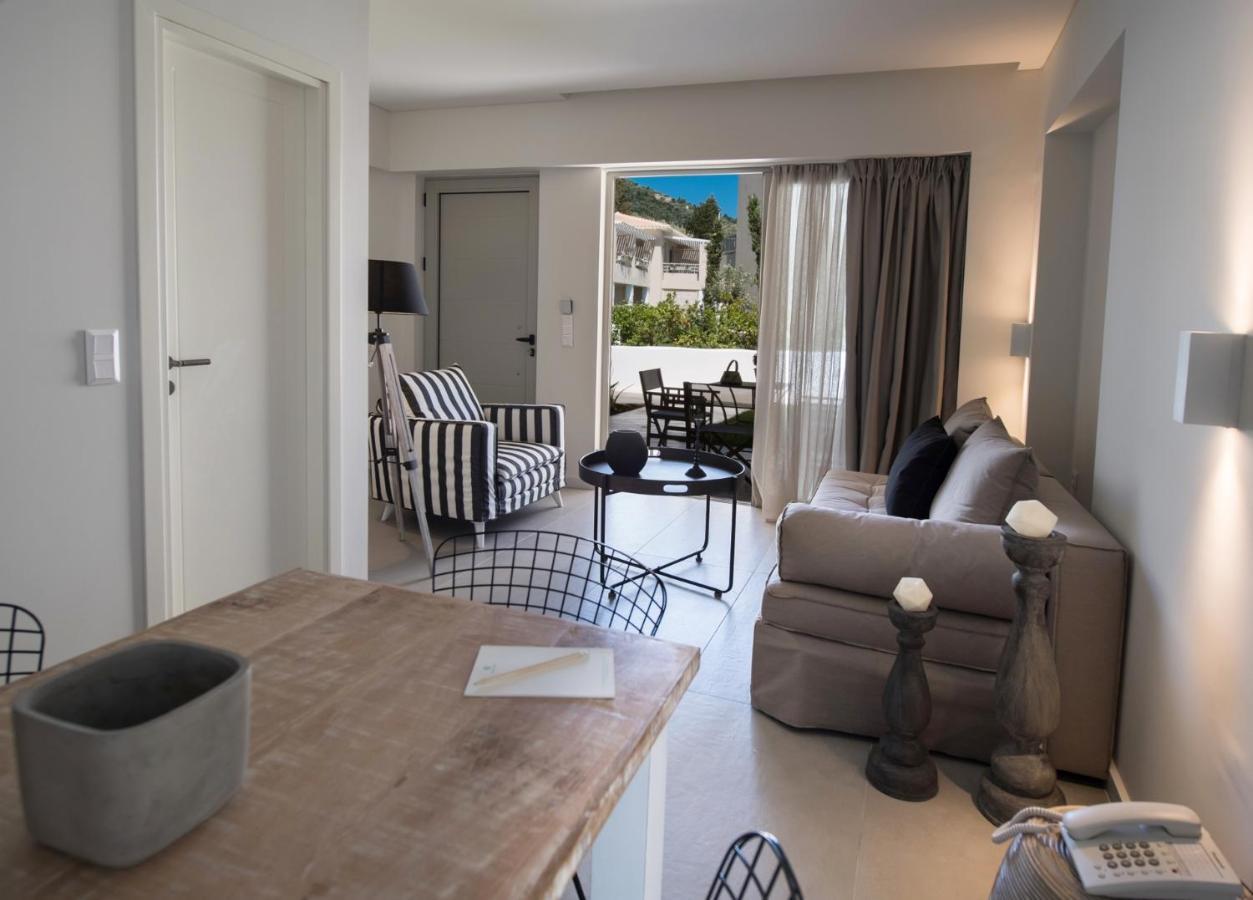 Hotel Crystal Waters Nikiana Esterno foto